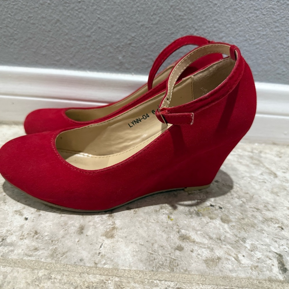Elegant Red Wedge Heels - Picture 4 of 6